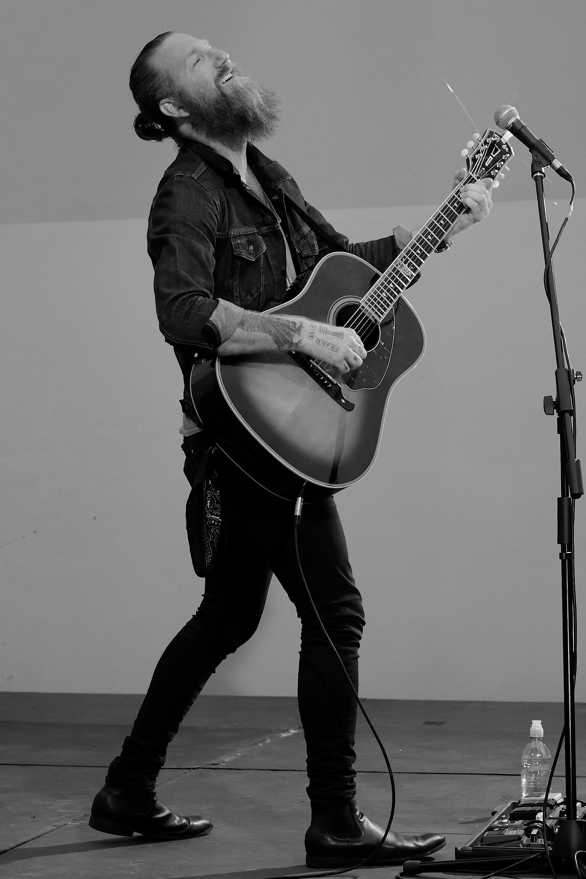 David Roma is on StageIt